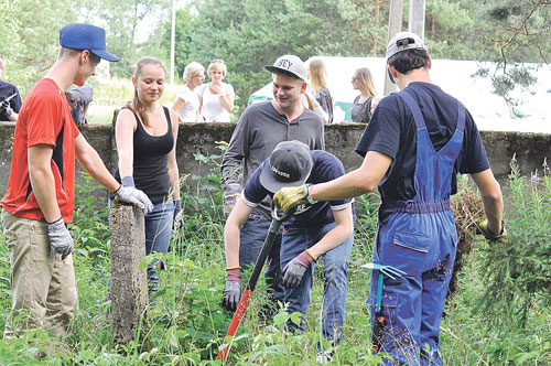 Farshmak and Bio-Toilets at the Graveside in Dorbyan
