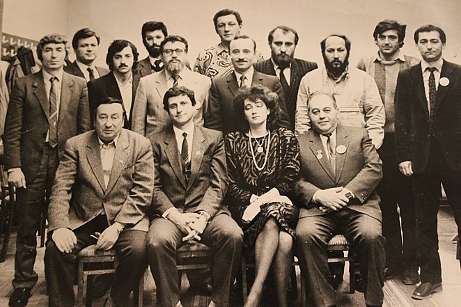 Lietuvos „Makabi“ delegacija dalyvaudama 1989 Makabiados atidaryme, buvo pirmoji Lietuvos delegacija, Tarptautinio olimpinio komiteto pripažintose varžybose, dalyvavusi su Trispalve.