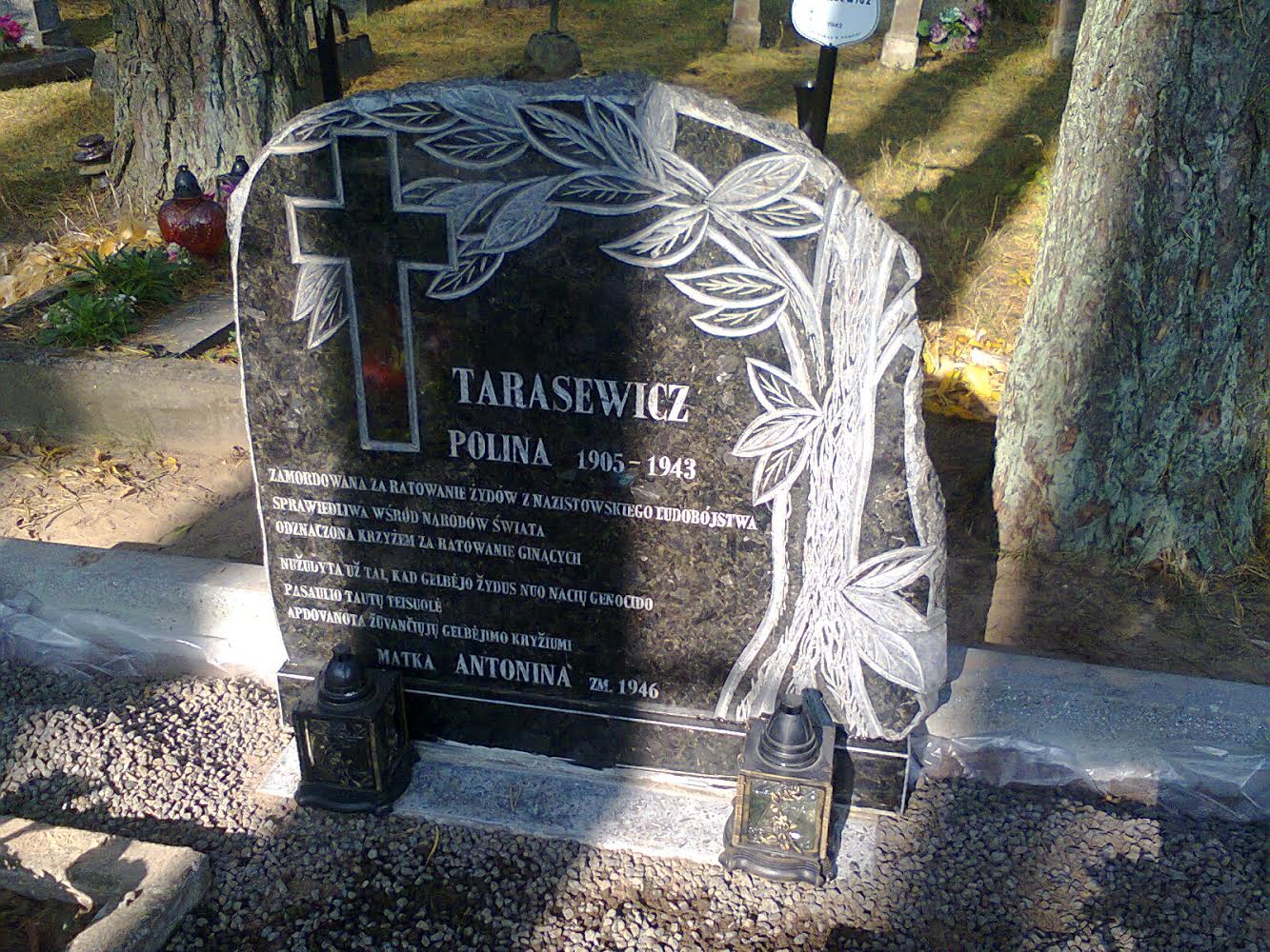 Pašventintas naujas paminklinis akmuo gelbėtojai P.Tarasevič