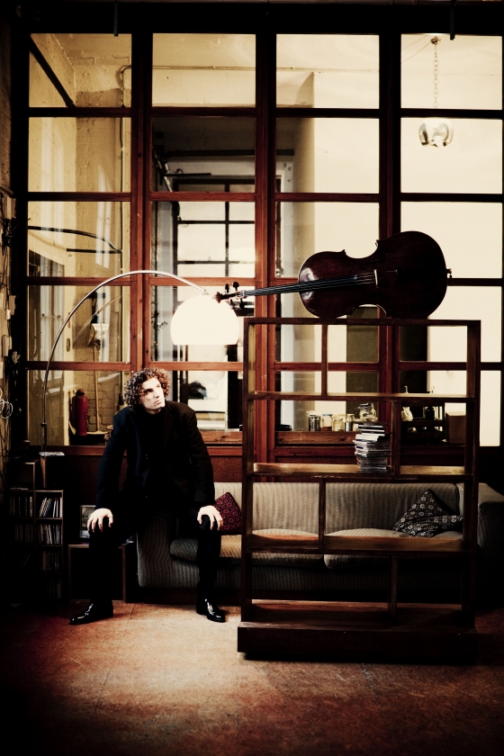 Įelektrinanti violončelė ir kelionė į Alpes