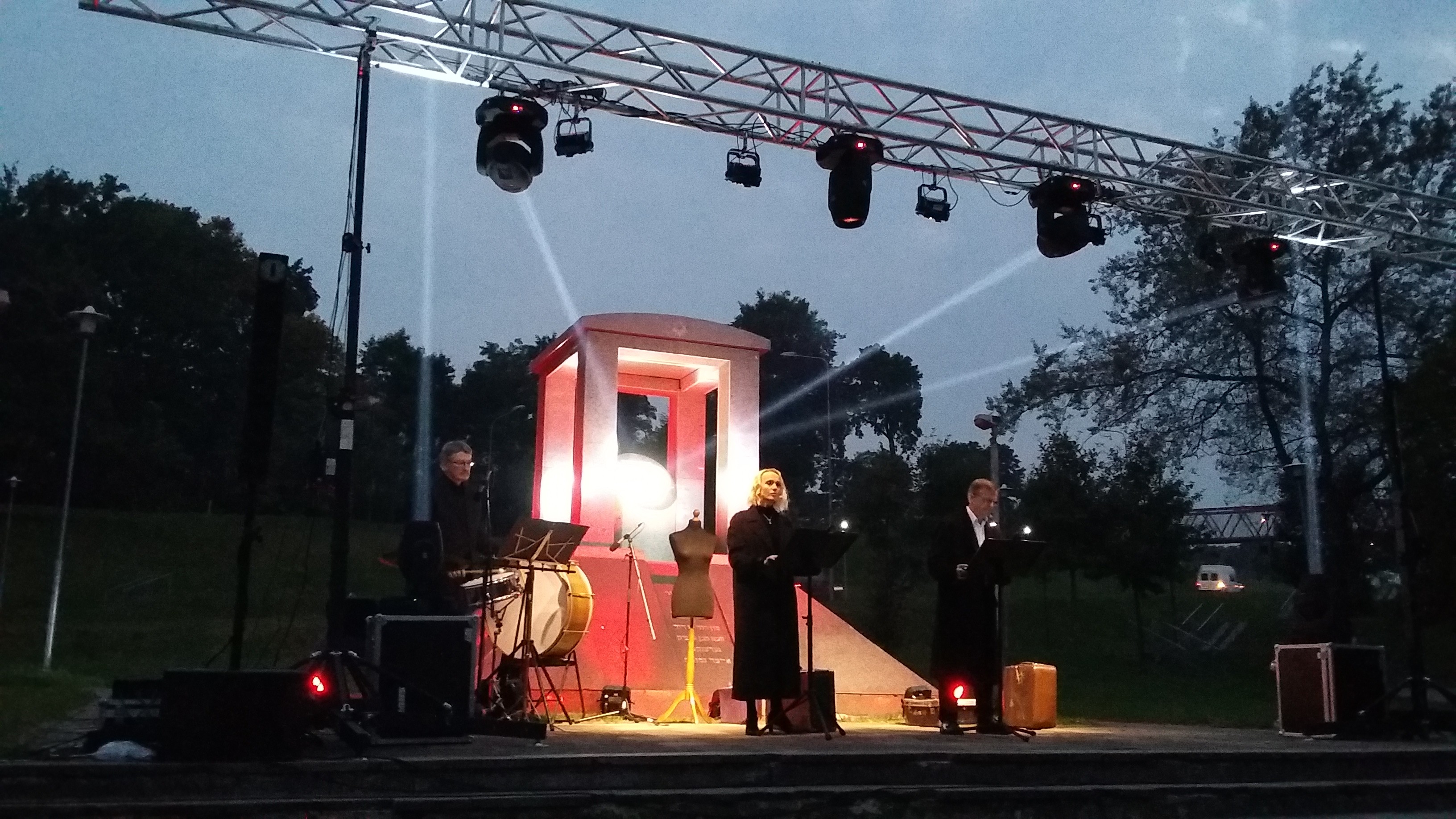 Muzikinė poetinė instaliacija “Subačiaus gatvė. Getas”, V.Jasukaitytės poezijos pagrindu Muzikinė poetinė instaliacija “Subačiaus gatvė. Getas”, V.Jasukaitytės poezijos pagrindu