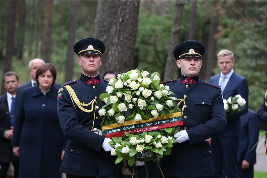 Seimo Pirmininkės Loretos Graužinienės kalba Lietuvos žydų genocido aukų pagerbimo ceremonijoje Panerių memoriale 2015 m. rugsėjo 22 d.