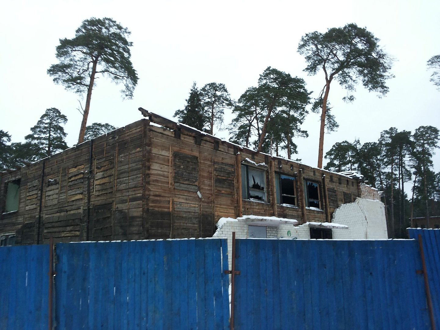 Kulautuvoje po mūrinėmis sienomis rasta medinė sinagoga