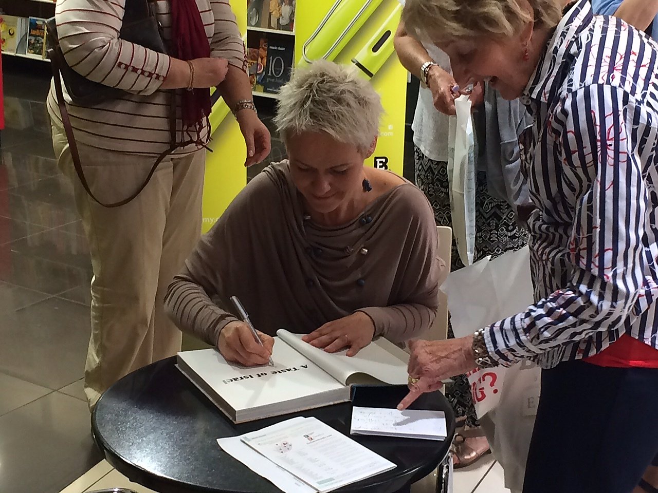 N. Degutienės knyga „Izraelio skoniai: šventės ir kasdiena“ – geriausia 2015 kulinarine knyga Pietų Afrikos Respublikoje.