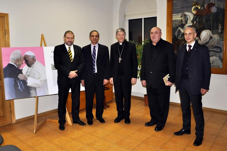 Izraelio ambasados Lietuvoje foto parodos „Popiežiaus Pranciškaus viešnagė Izraelyje 2014 m.“ iškilmingas atidarymas Panevėžyje