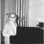 Prie fortepijono Lietuvos muzikos ir teatro akademijos salėje