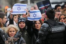 Daugiau nei 59 procentai Prancūzijos gyventojų mano , kad už atisemitizmą atsakingi žydai
