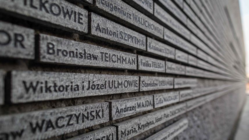Lenkija grumiasi už šalies įvaizdį po įvykdyto Holokausto ir atidaro muziejų gelbėtojams