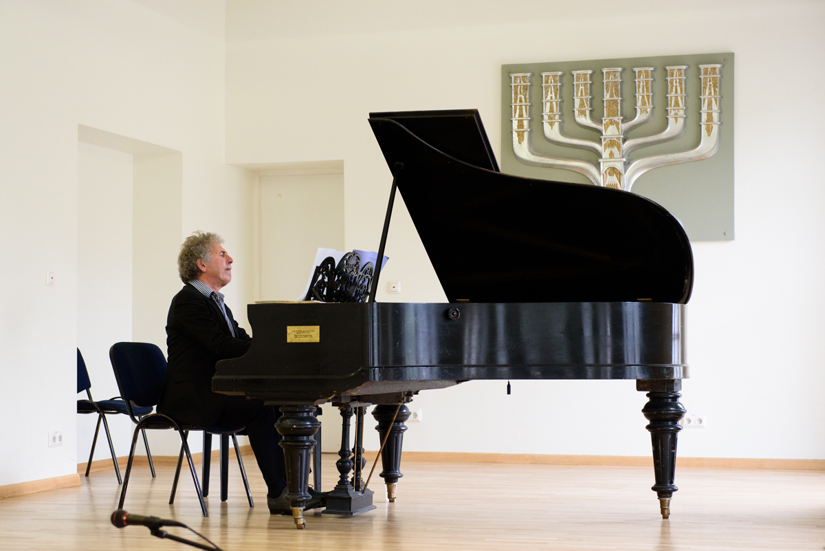 Nepamirštamas susitikimas skambant nepamirštai muzikai Nepamirštamas susitikimas skambant nepamirštai muzikai