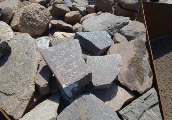 Skausminga istorija neturi tapti susitaikymo kliūtimi