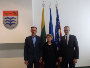 Molėtuose lankėsi Lietuvos užsienio reikalų viceministras Mantvydas Bekešius ir Lietuvos žydų bendruomenės pirmininkė Faina Kukliansky