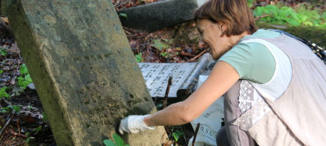 Liūtis nesutrukdė talkai žydų kapinėse Kaune