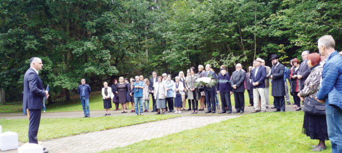 Pagerbtos Pivonijos šilo tragedijos aukos