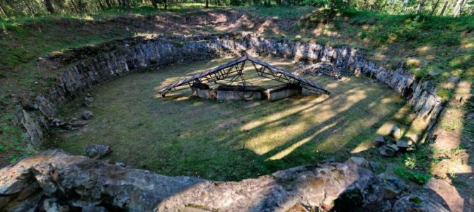 Trisdešimties metrų tunelis Paneriuose,iškastas rankomis ir šaukštais