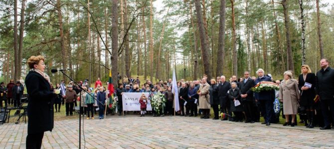 LŽB pirmininkės F. Kukliansky kalba, minint Yom Hashoa prie Panerių memorialo