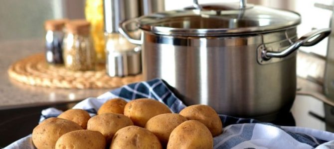 Kodėl žydai nevalgo juodųjų ikrų ir dar 10 įdomybių apie košerinę virtuvę