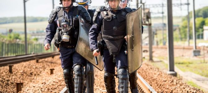 Žydės nužudymas Prancūzijoje pakurstė diskusijas dėl terorizmo apibrėžimo Žydės nužudymas Prancūzijoje pakurstė diskusijas dėl terorizmo apibrėžimo