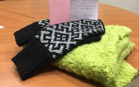 Pasaulio Teisuolių Elvyros ir Reginos  iš Biržų dovanotos pirštinės, sveikinimas ir padėka už paramą