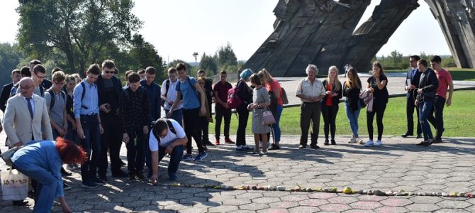 Lietuvos žydų genocido dienos minėjimas Kauno IX forte