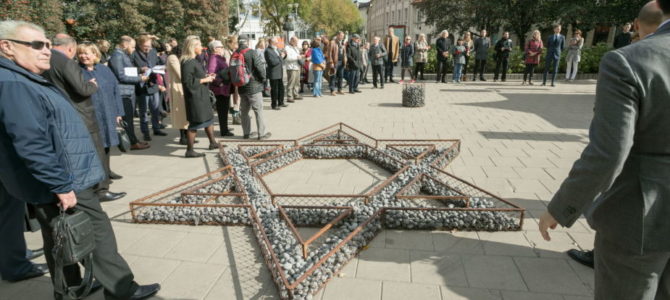 Buvusio Vilniaus geto vietoje iš akmenų sudėta Dovydo žvaigždė