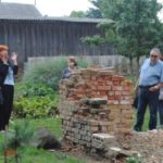 Žeimelis prie mūro likučiai