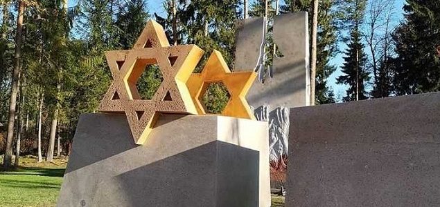 Vandžiogaloje atidarytas memorialas Holokausto aukoms