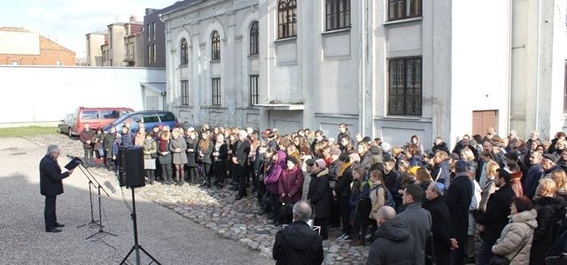 Kaune pagerbtos žiaurios Vaikų akcijos aukos Kauno gete