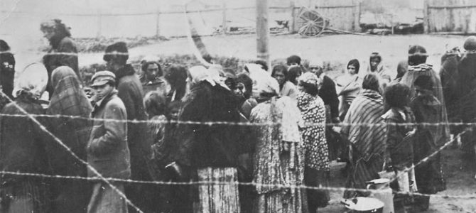 В Панеряй почтили память литовских ромов – жертв Холокоста