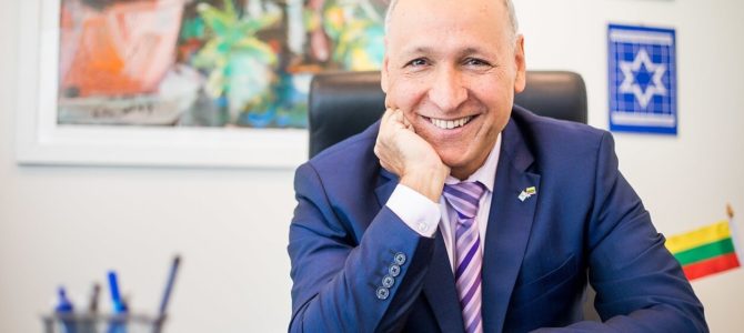 Naujasis Izraelio ambasadorius Lietuvai: prašome jūsų paimti veidrodį ir į jį pasižiūrėti