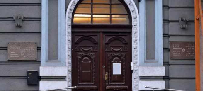 Появление свастики возле здания ЕОЛ вызывает тревогу у членов общины Появление свастики возле здания ЕОЛ вызывает тревогу у членов общины