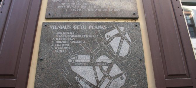 День памяти жертв геноцида евреев снова вызвал дискуссии об исторической памяти в Литве