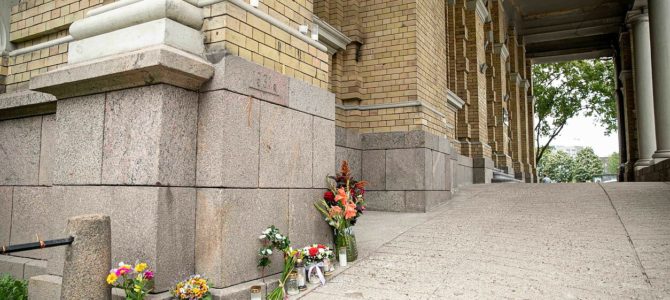 Утверждение «Президент Литвы: решение мэра Вильнюса снять доску Норейке раскололо общество» противоречит исторической правде