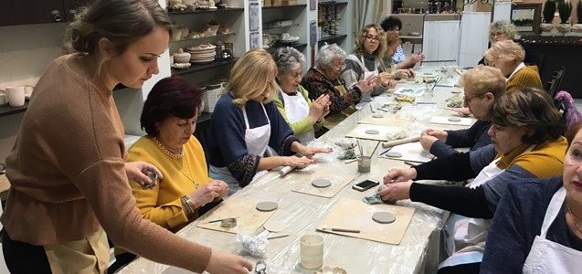 Приятно и с пользой! Еврейская община Шяуляйского края побывала в художественной студии «Menojа»