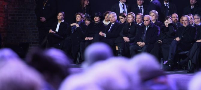 Prezidentas ir pirmoji ponia pagerbė Holokausto aukas Lenkijoje