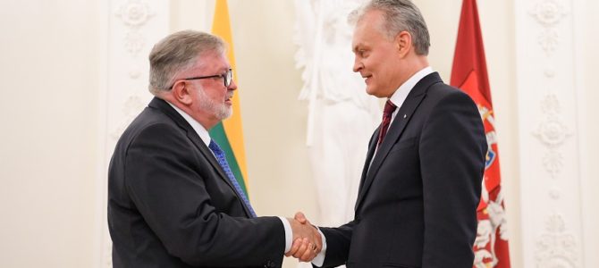 Награды “За заслуги перед Литвой” вручены В. Бумелису и Д. А. Гарри