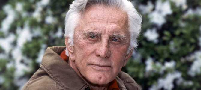 Знаменитый американский актер Кирк Дуглас умер в возрасте 103 лет