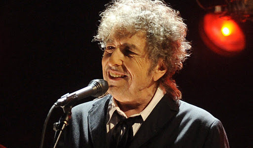 Bobas Dylanas pirmą kartą per aštuonerius metus pristatė naują dainą.
