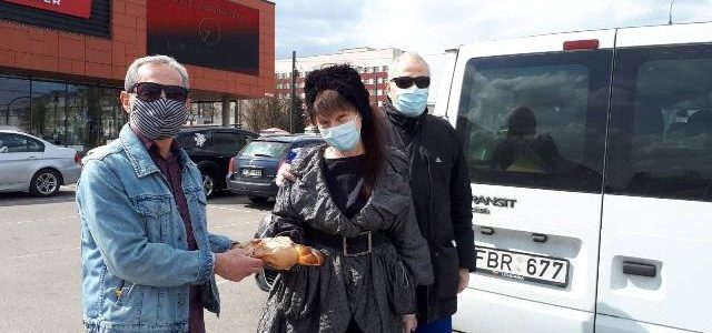 Kauno žydų bendruomenė dalino savo nariams lauknešėlius Šabato vakarienei