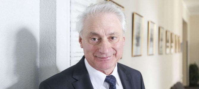 Miša Jakobas: „Kad tik neužgestų šviesa mūsų languose“