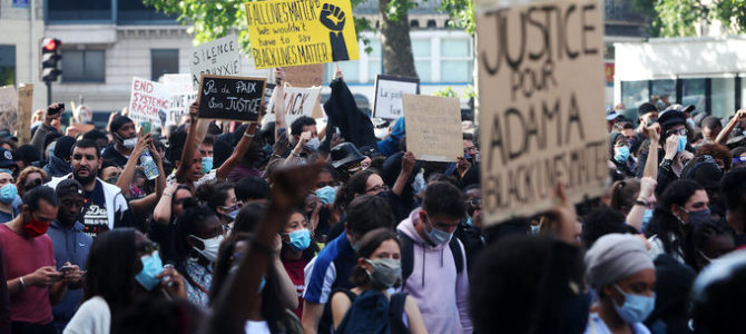 Во Франции проверят факт антисемитских выкриков на митингах против расизма