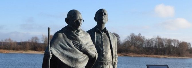 Rusnėje bus pagerbtas Mahatma Gandis ir jo artimas bendražygis iš Lietuvos H. Kallenbachas