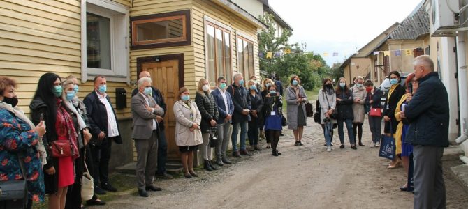 Utenoje, Žydų gatvėje, atidengta lentelė su gatvės pavadinimu  jidiš ir hebrajų kalbomis