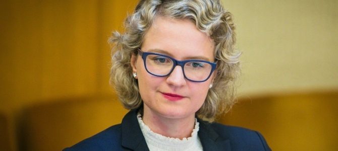 Sveikina Seimo narė, Laisvės partijos pirmininkė Aušrinė Armonaitė