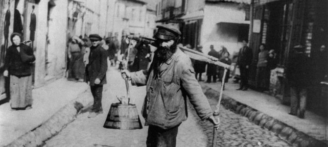 Памятник еврею-водоносу открыли в Вильнюсе