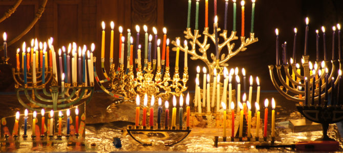 Председатель ЕОЛ Фаина Куклянски поздравляет всех с праздником Ханука