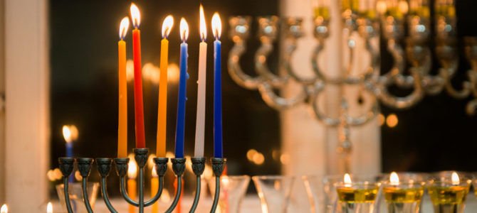 Приглашаем смотреть трансляцию церемонии зажжения первой Ханукальной свечи