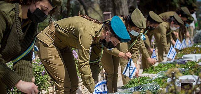 В Израиле наступил День памяти павших в войнах и терактах