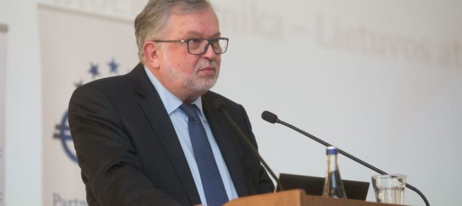 Vaistą nuo COVID-19 su šveicarais kuriantis V.Bumelis: „Su panašiu vaistu buvo pagydytas ir D.Trumpas“