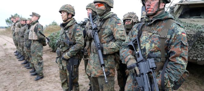 Домогательства и антисемитские песни: Германия отозвала 4 солдат из Литвы
