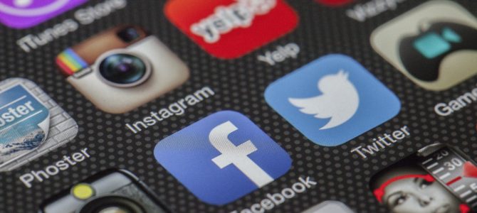 Великобритания призвала  призывает компании, работающие в социальных сетях, принять определение IHRA